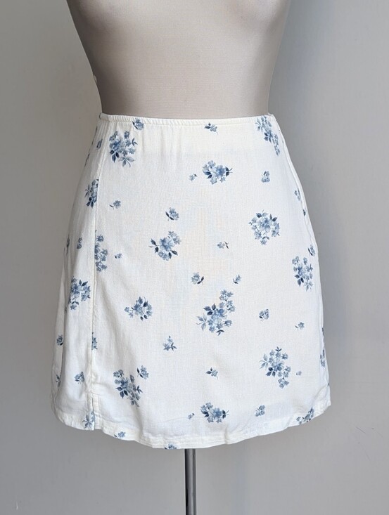 American Eagle Outfitters Dresses & Skirts - NWT American Eagle Linen Blend Floral Mini Skirt - White And Blue